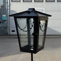 Металлический могильный фонарь